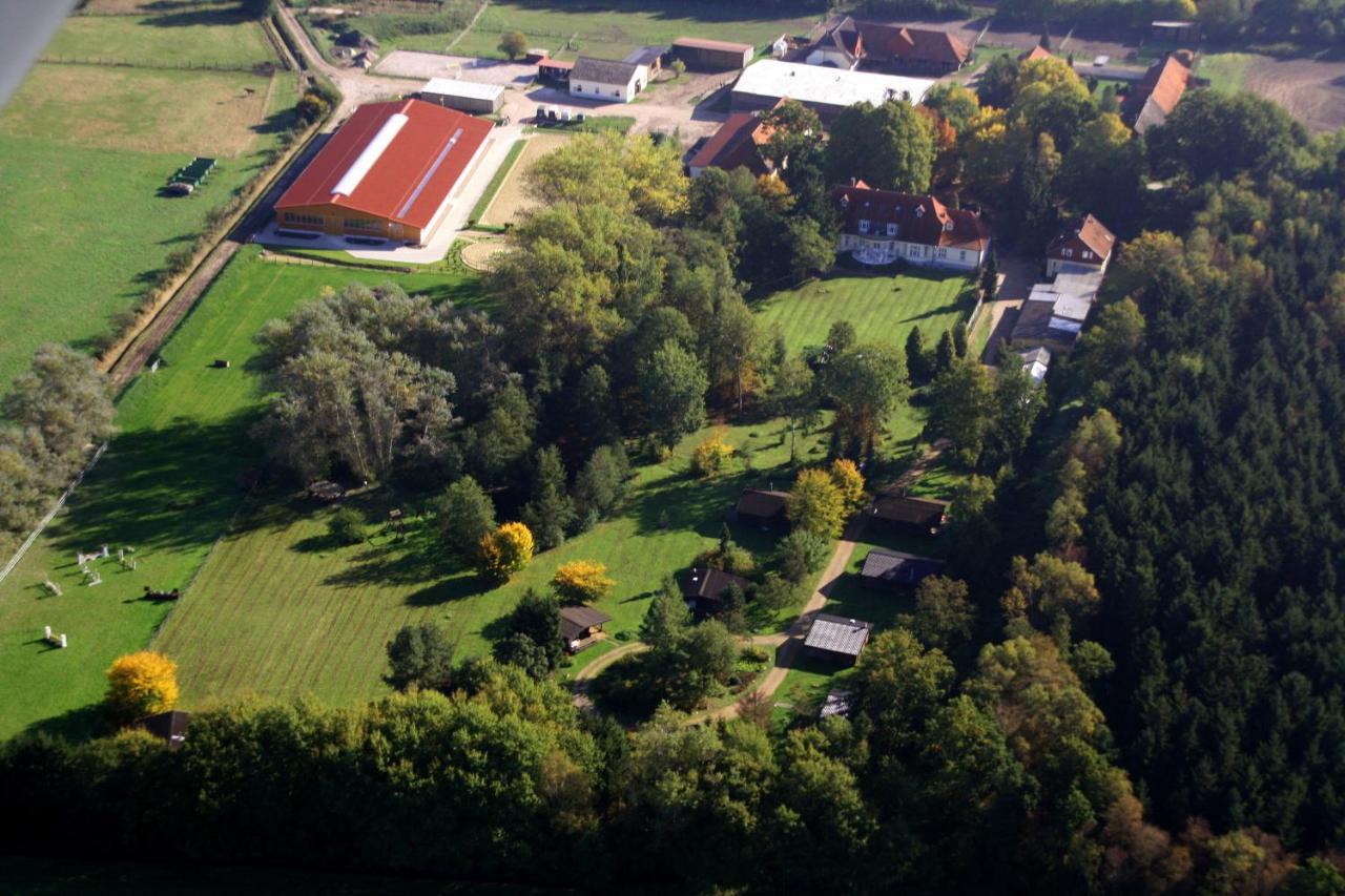 Heidegut Eschede Reitsportanlage Und Feriendorf Екстер'єр фото
